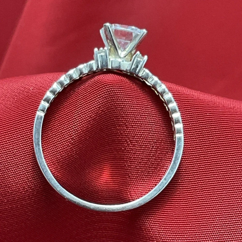 Vintage Cubic Zirconia Hearts Cut Out Sterling Silver Ring Size‎ 9